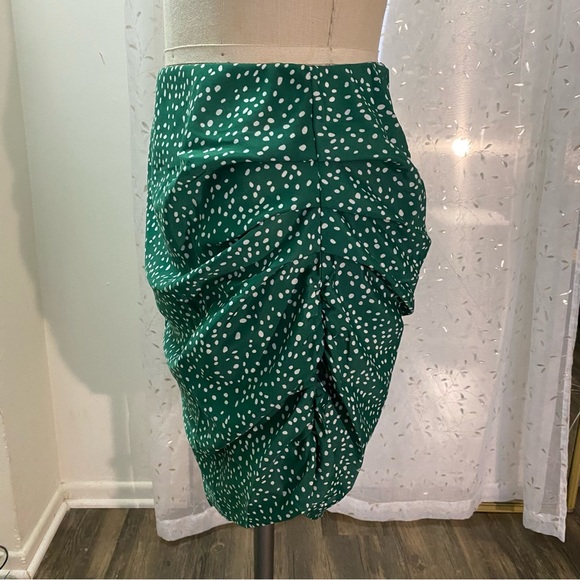 Asymmetrical Satin scrunch skirt - Picture 2 of 5